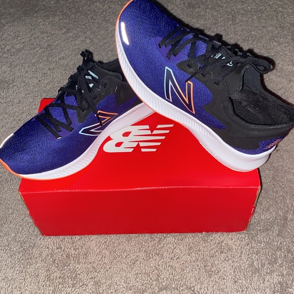 New Balance running shoes. Women size 9.5 with comfortable inserts. NIB - Picture 2 of 7